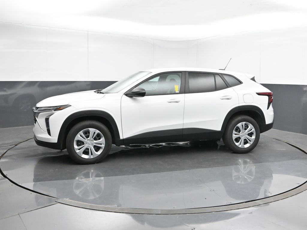 2025 Chevrolet Trax LS photo 2