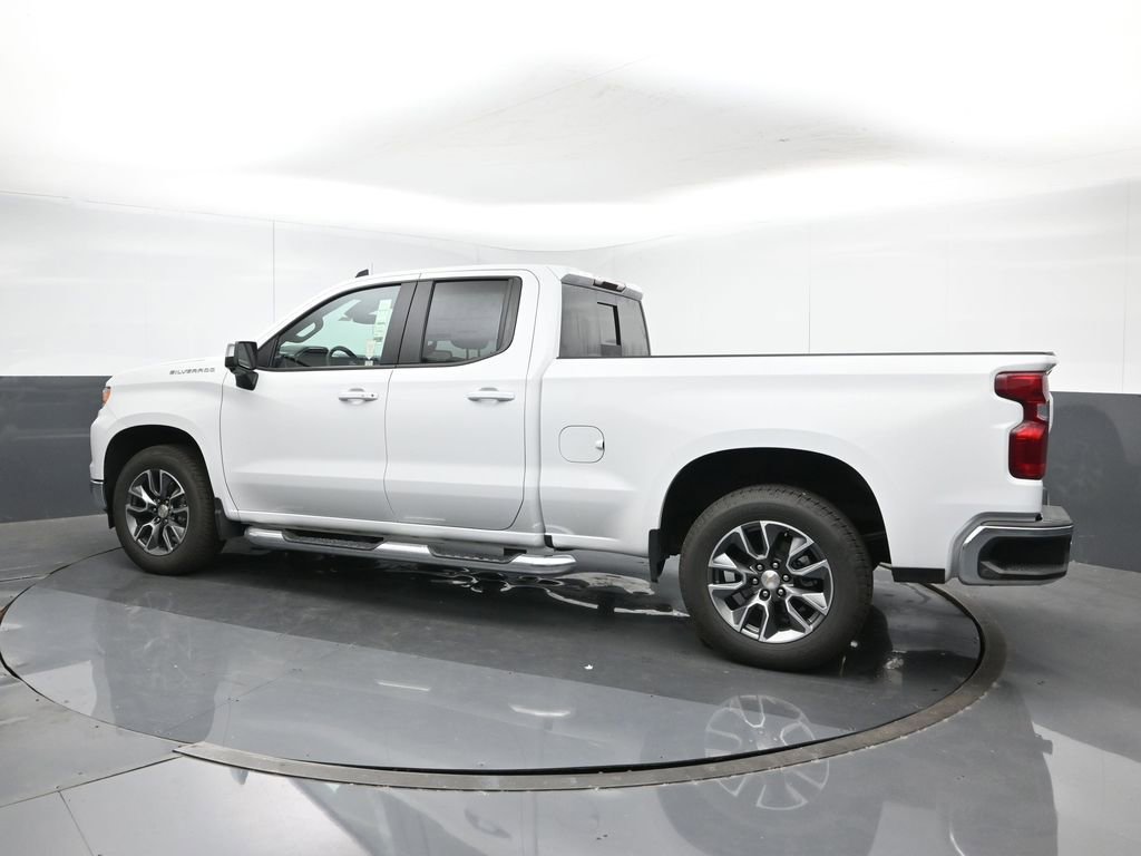2025 Chevrolet Silverado 1500 LT photo 3