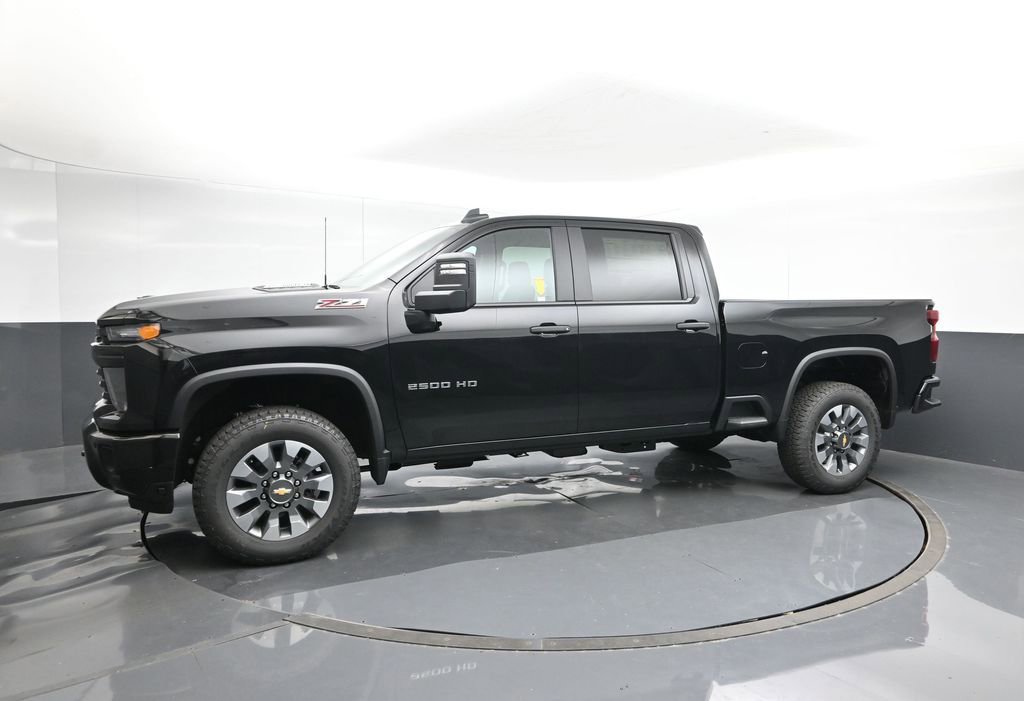 2025 Chevrolet Silverado 2500HD Custom photo 2