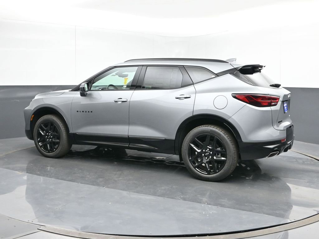 2025 Chevrolet Blazer RS photo 3