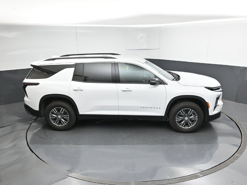 2025 Chevrolet Traverse LT - Photo 38