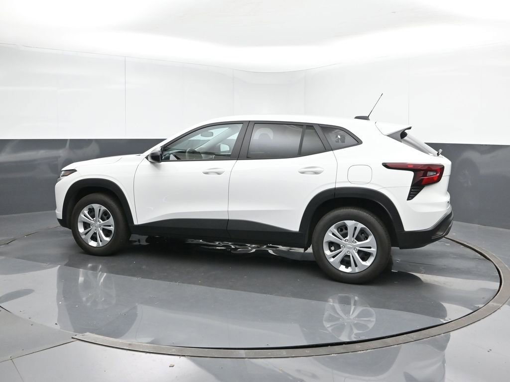 2025 Chevrolet Trax LS photo 3
