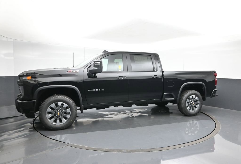 2025 Chevrolet Silverado 2500HD Custom photo 2