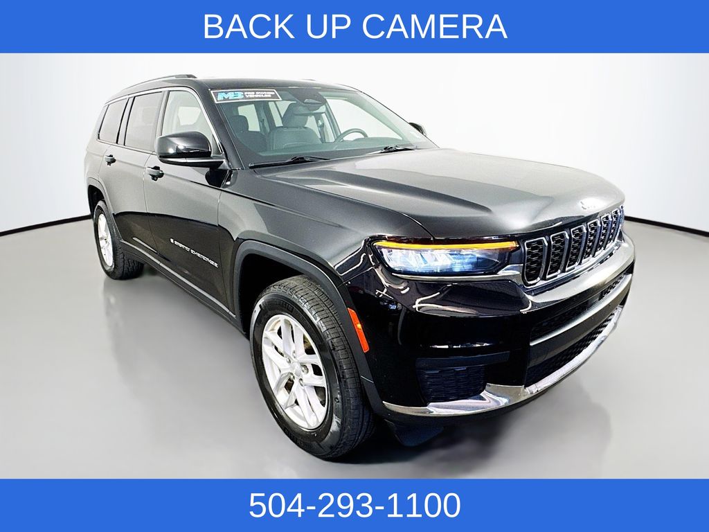 2023 Jeep Grand Cherokee Laredo Altitude photo 3