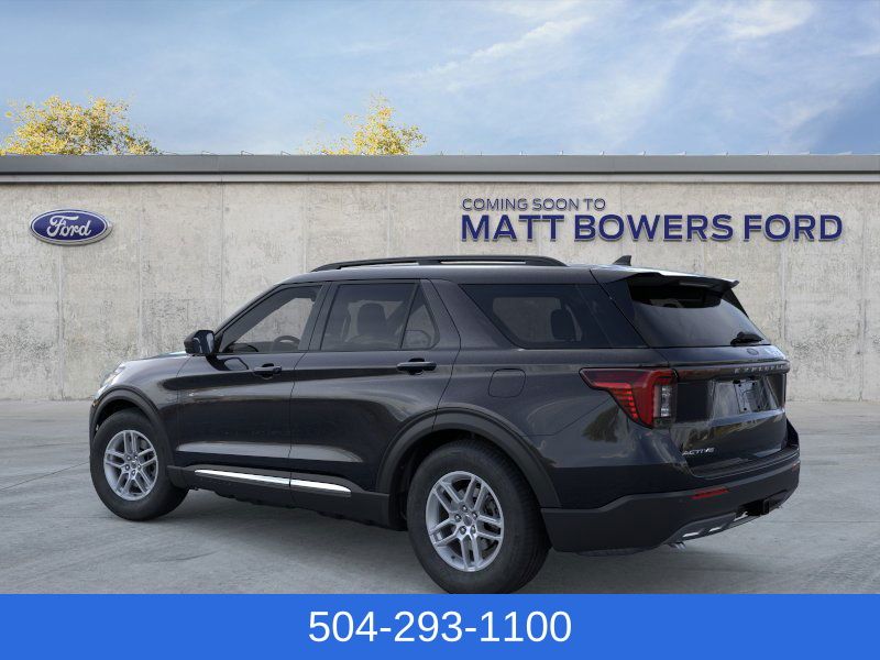 2025 Ford Explorer photo 2