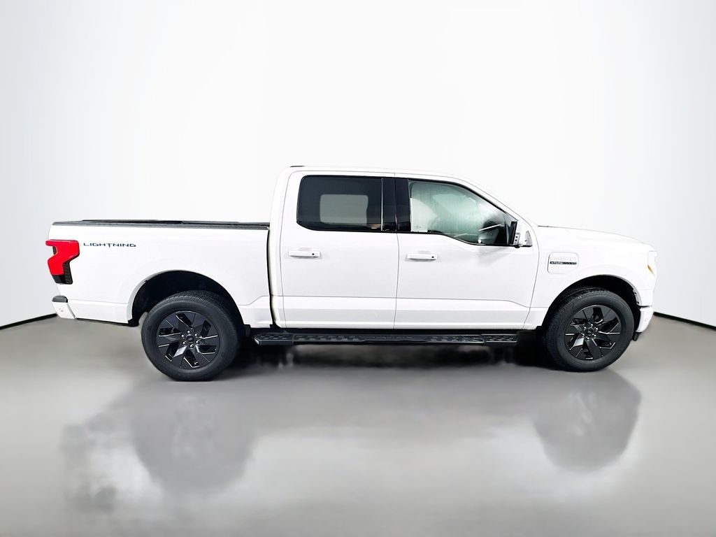 2022 Ford F-150 Lightning Lariat photo 2