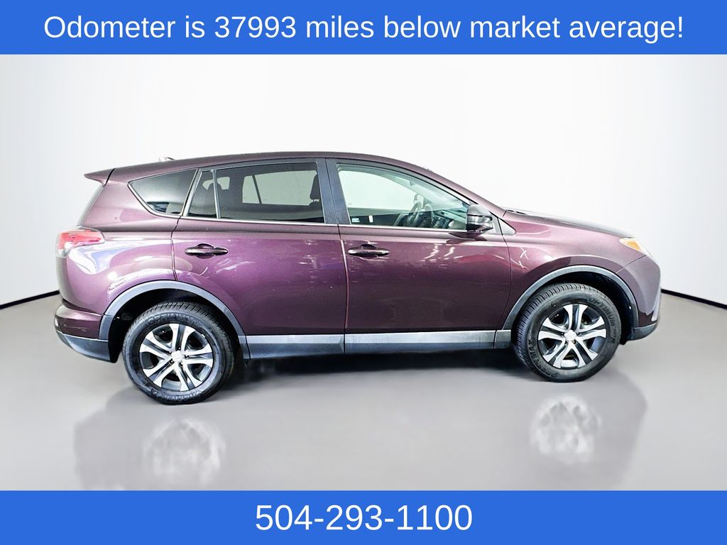 2018 Toyota RAV4 LE photo 4