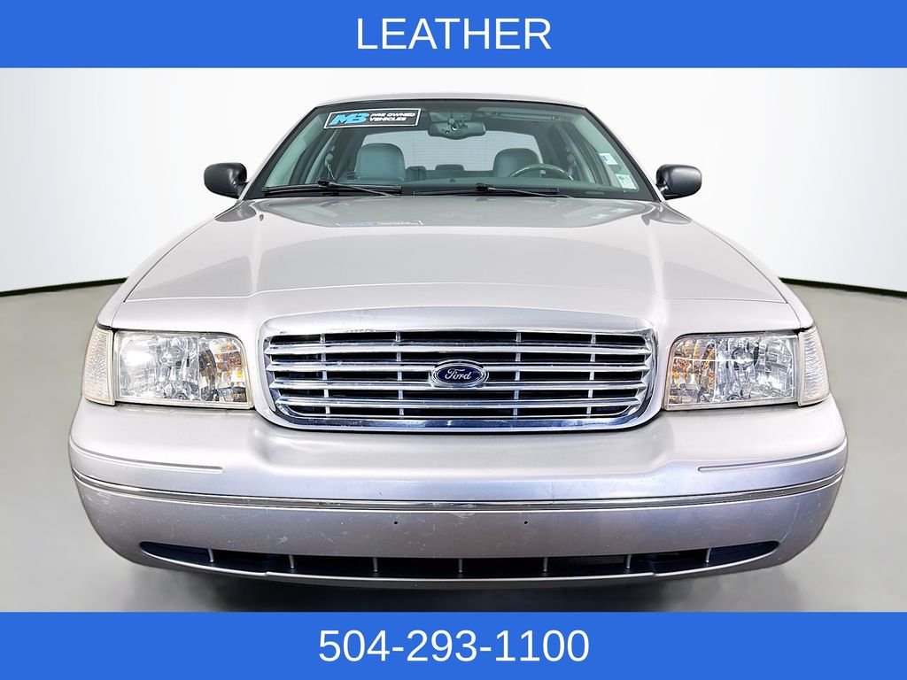 2004 Ford Crown Victoria LX photo 2