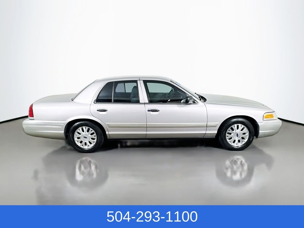 2004 Ford Crown Victoria LX photo 4
