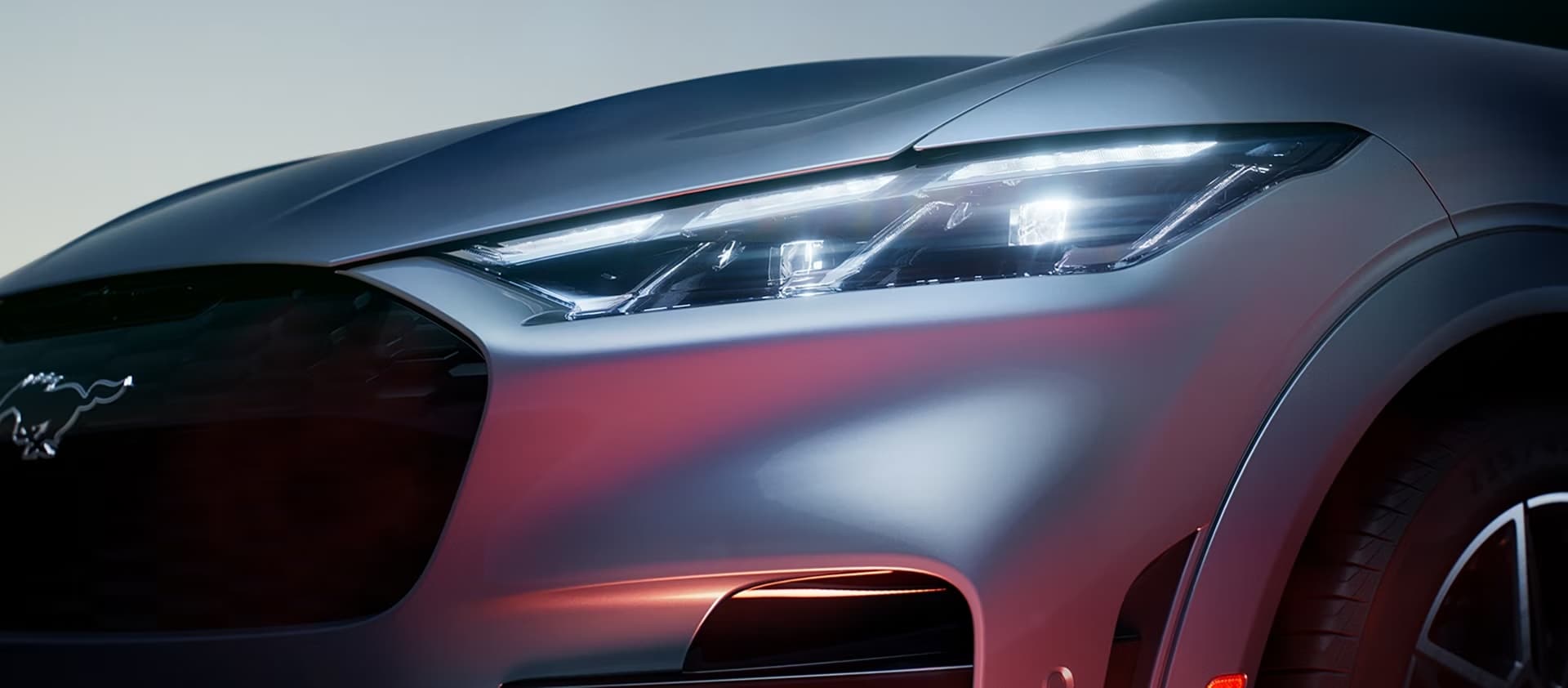 26_FordE_Still_003_MME_Headlight_1_1.jpg