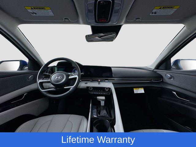 2025 Hyundai Elantra Limited - Photo 35