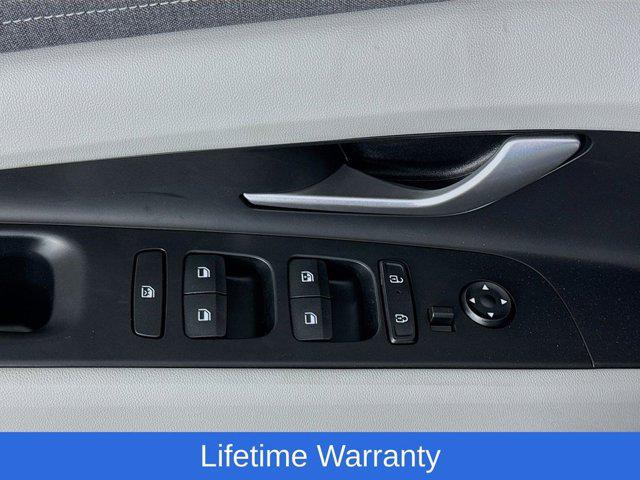 2025 Hyundai Elantra Limited - Photo 18
