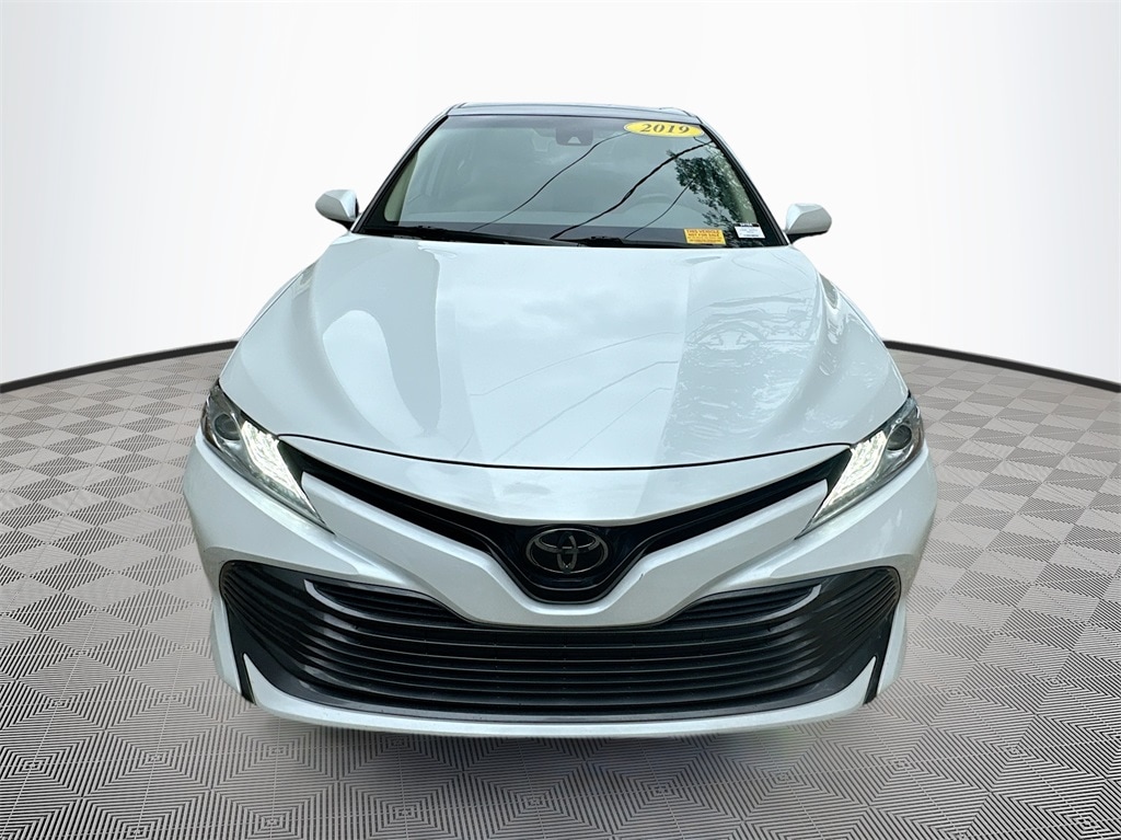 Used 2019 Toyota Camry XLE with VIN 4T1B11HK3KU794422 for sale in Gulfport, MS