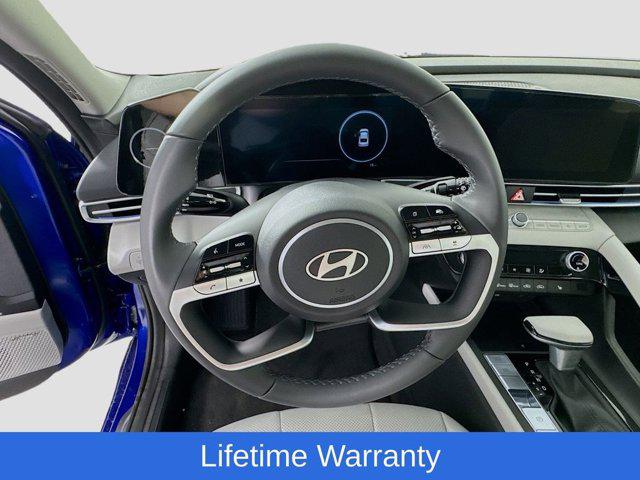 2025 Hyundai Elantra Limited - Photo 11