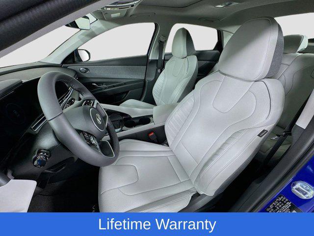 2025 Hyundai Elantra Limited - Photo 22