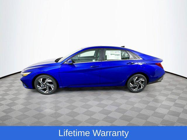 2025 Hyundai Elantra Limited - Photo 8