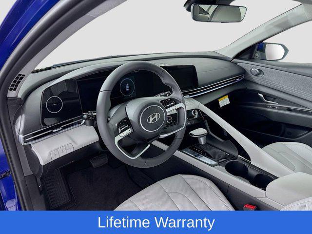 2025 Hyundai Elantra Limited - Photo 9