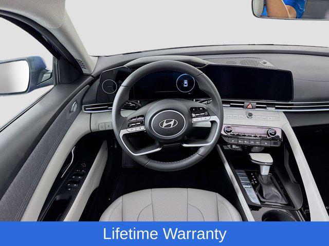 2025 Hyundai Elantra Limited - Photo 24