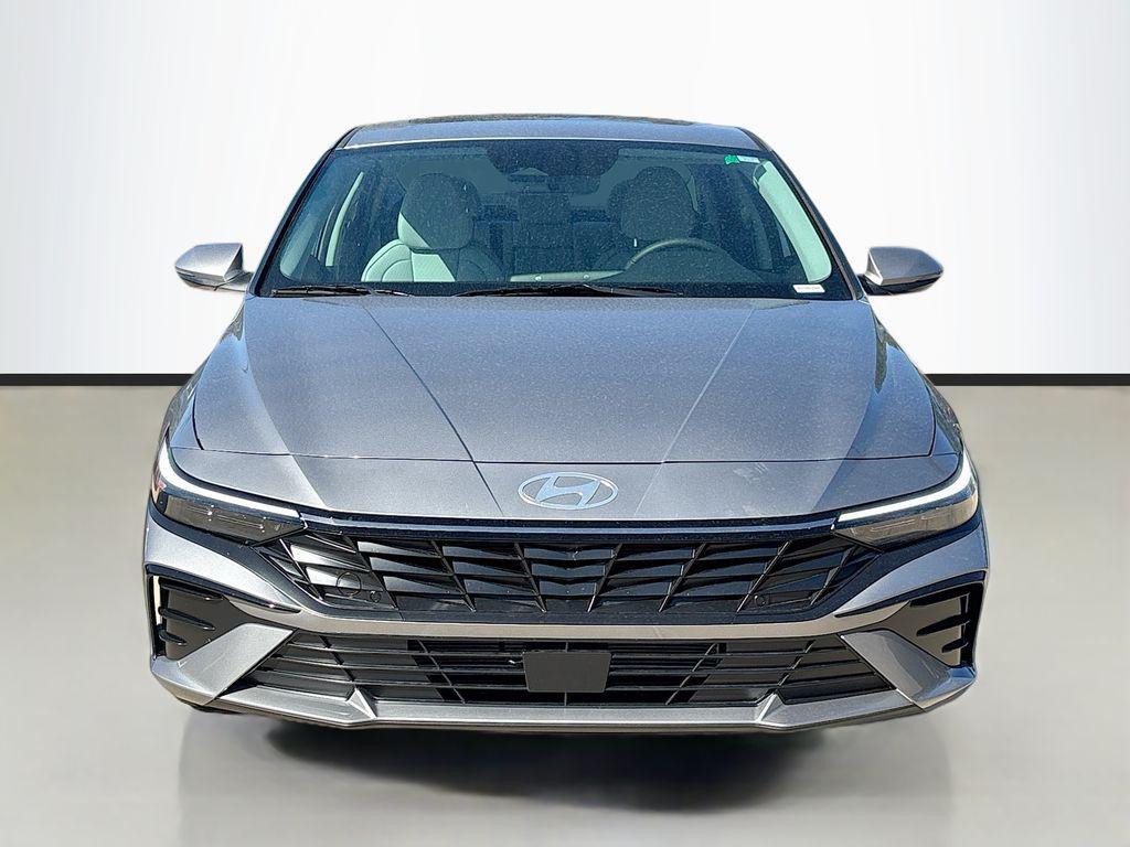 2025 Hyundai Elantra Limited photo 2