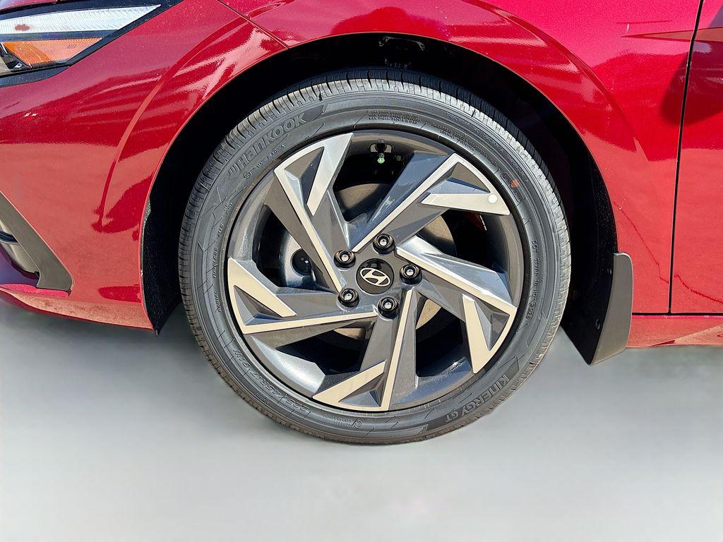 2025 Hyundai Elantra Limited - Photo 34