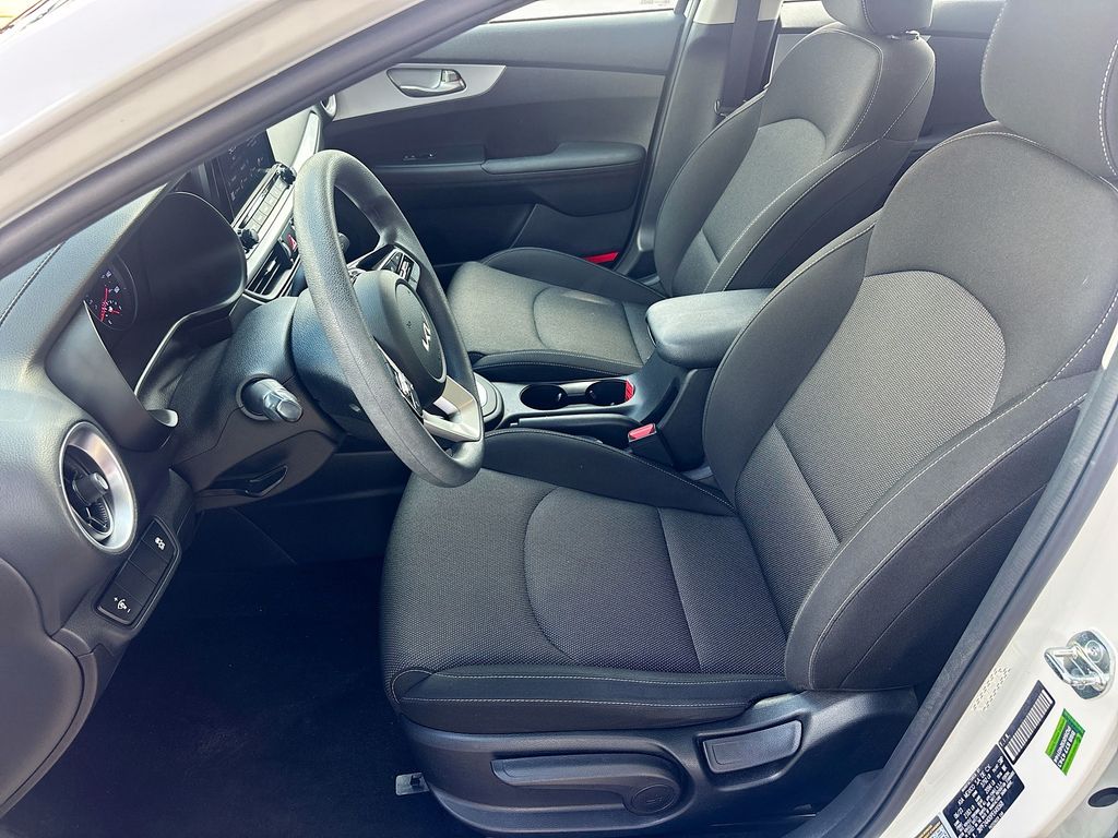 2023 Kia Forte LXS - Photo 19