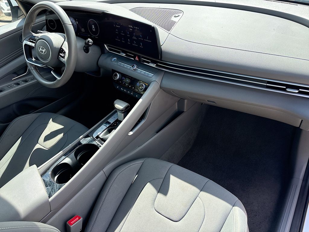 2025 Hyundai Elantra SEL - Photo 30