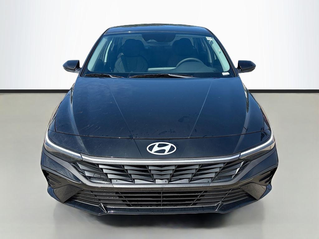 2025 Hyundai Elantra SE photo 2