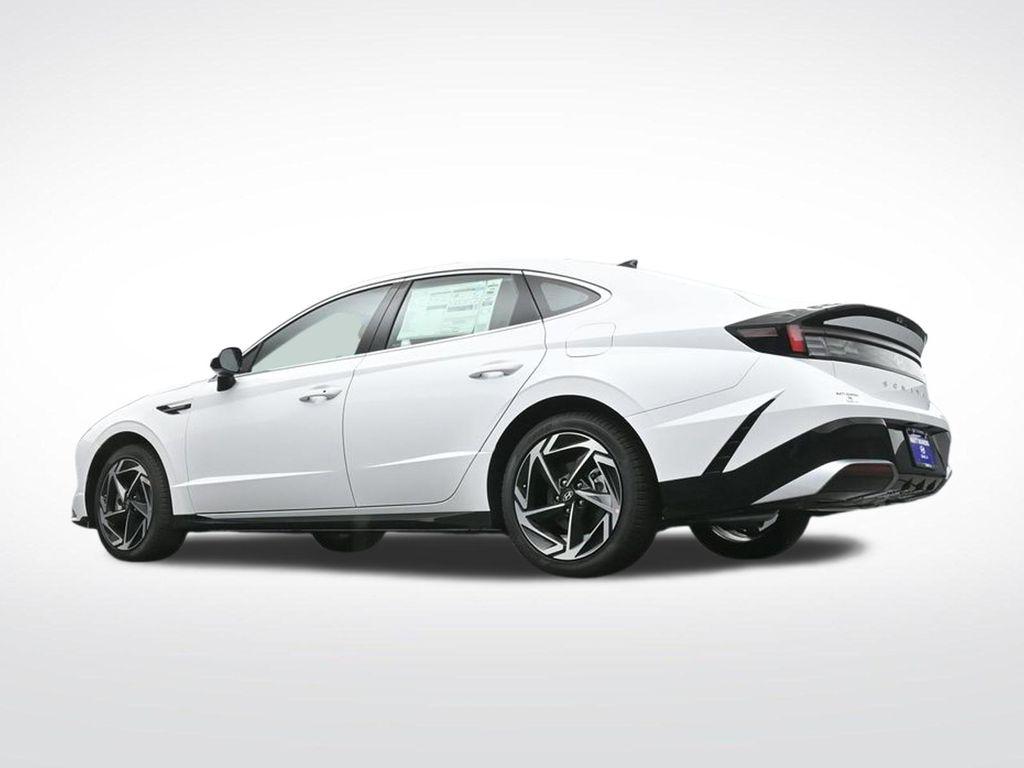 2026 Hyundai Sonata SEL - Photo 13