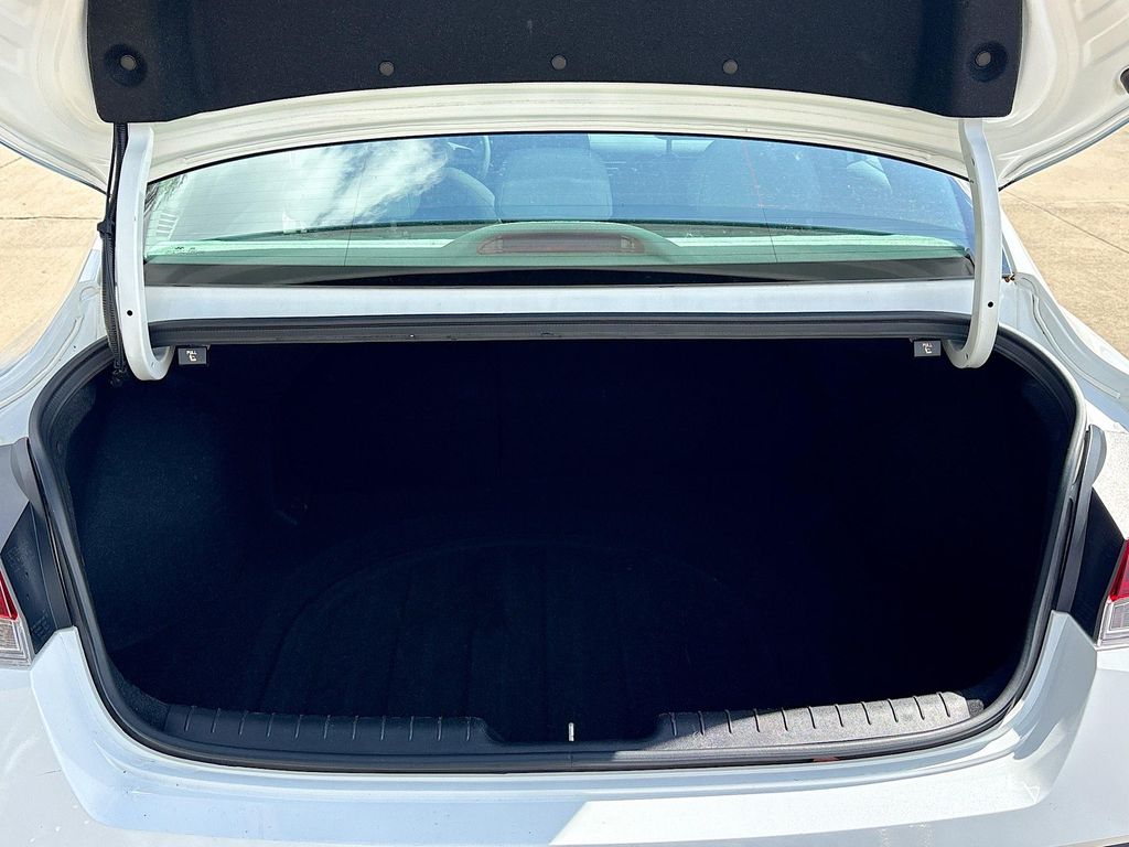 2025 Hyundai Elantra SEL - Photo 27