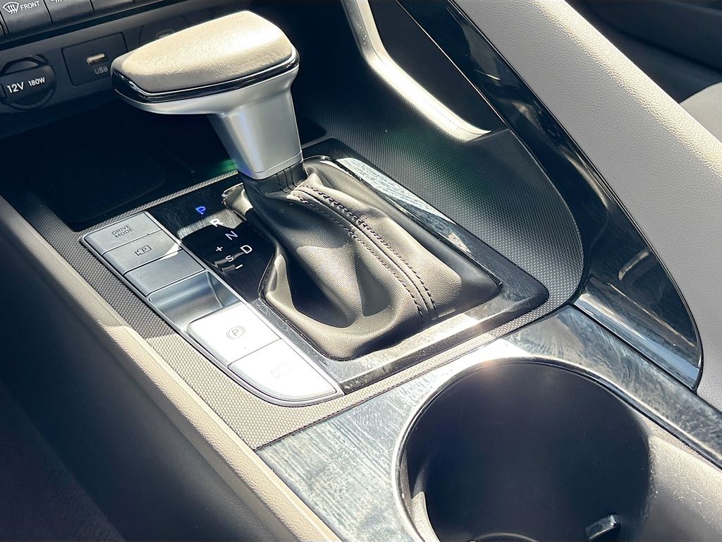2025 Hyundai Elantra SEL - Photo 17