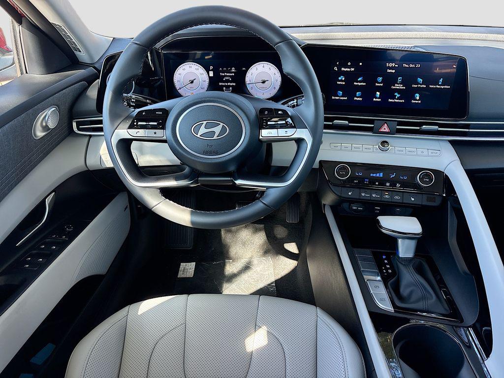 2025 Hyundai Elantra Limited - Photo 25