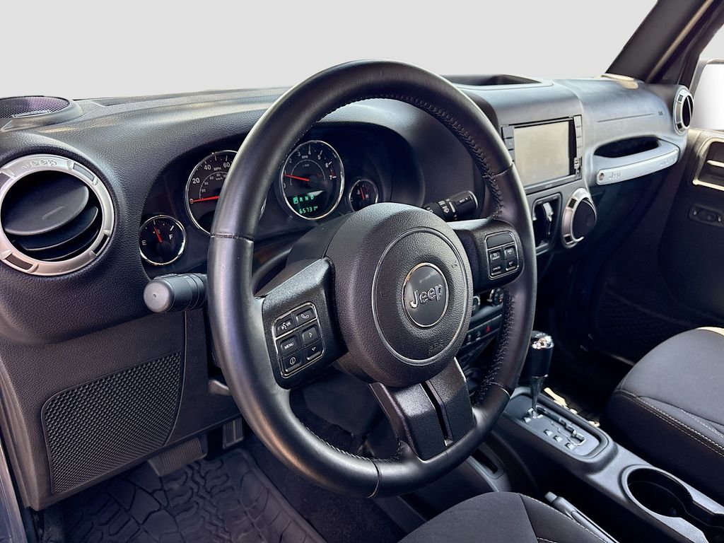 2016 Jeep Wrangler Unlimited Sahara - Photo 9