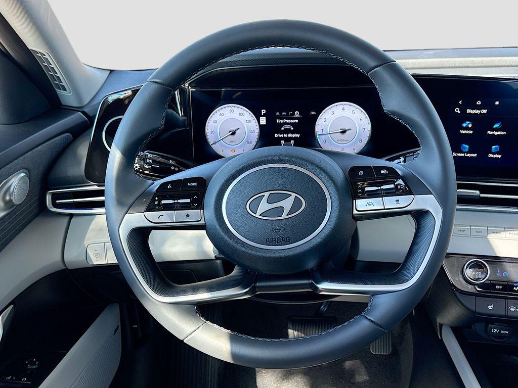 2025 Hyundai Elantra Limited - Photo 12