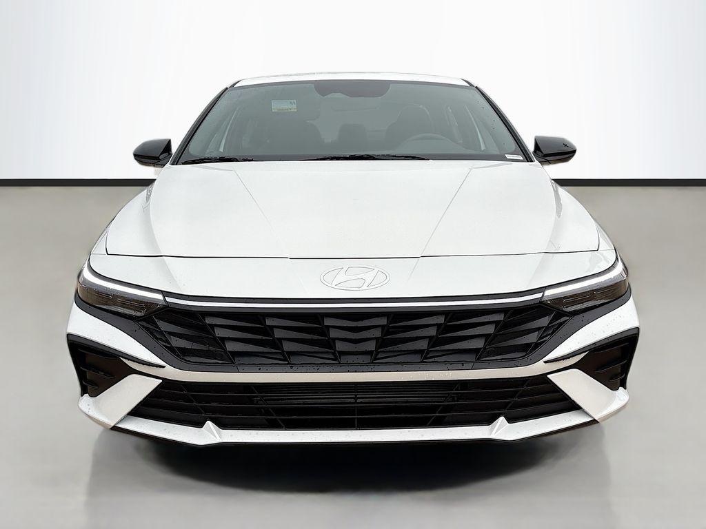 2025 Hyundai Elantra SEL Sport photo 2