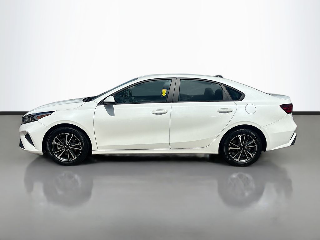 2023 Kia Forte LXS - Photo 8