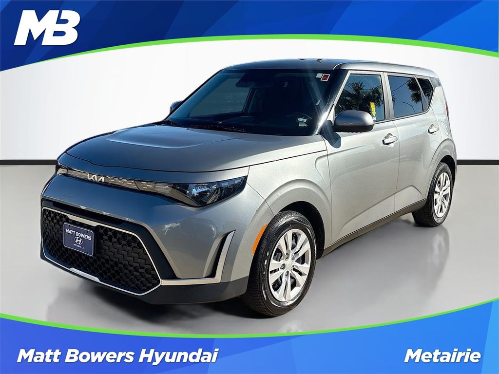 2023 Kia Soul LX's photo