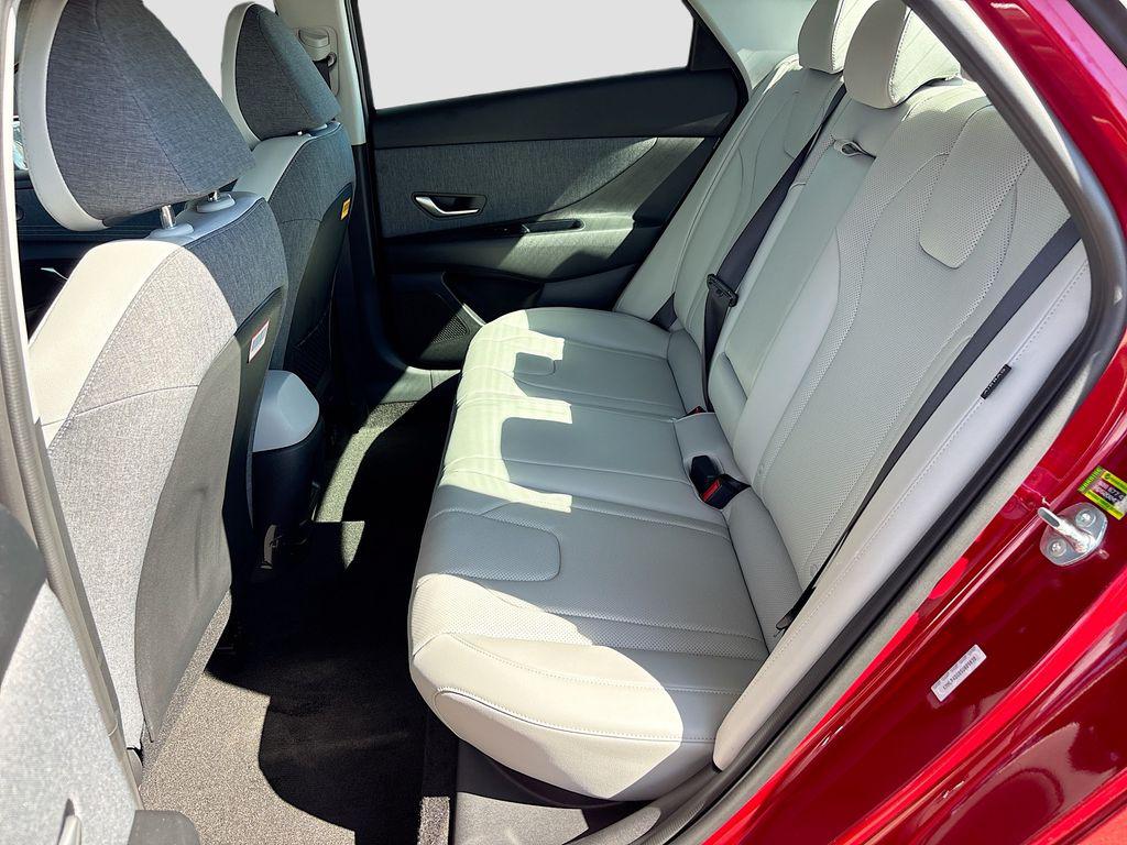 2025 Hyundai Elantra Limited - Photo 27