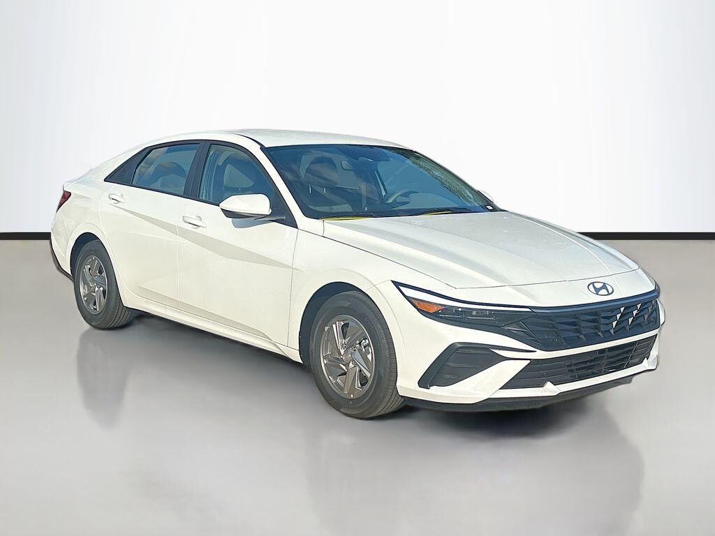 New 2026 Hyundai Elantra SE Sedan