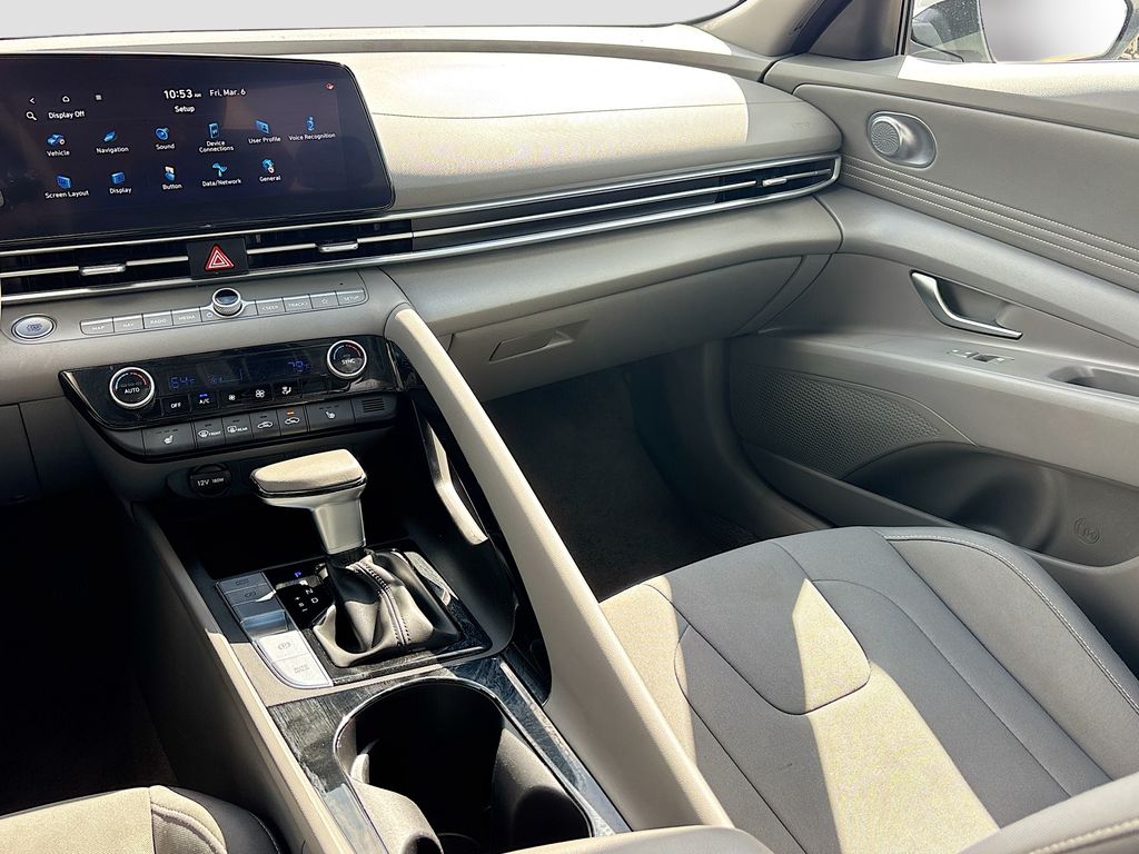 2025 Hyundai Elantra SEL - Photo 24