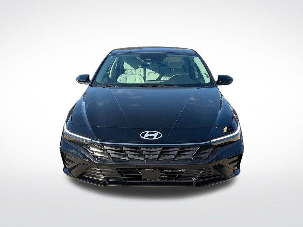 New 2025 Hyundai Elantra Limited Sedan
