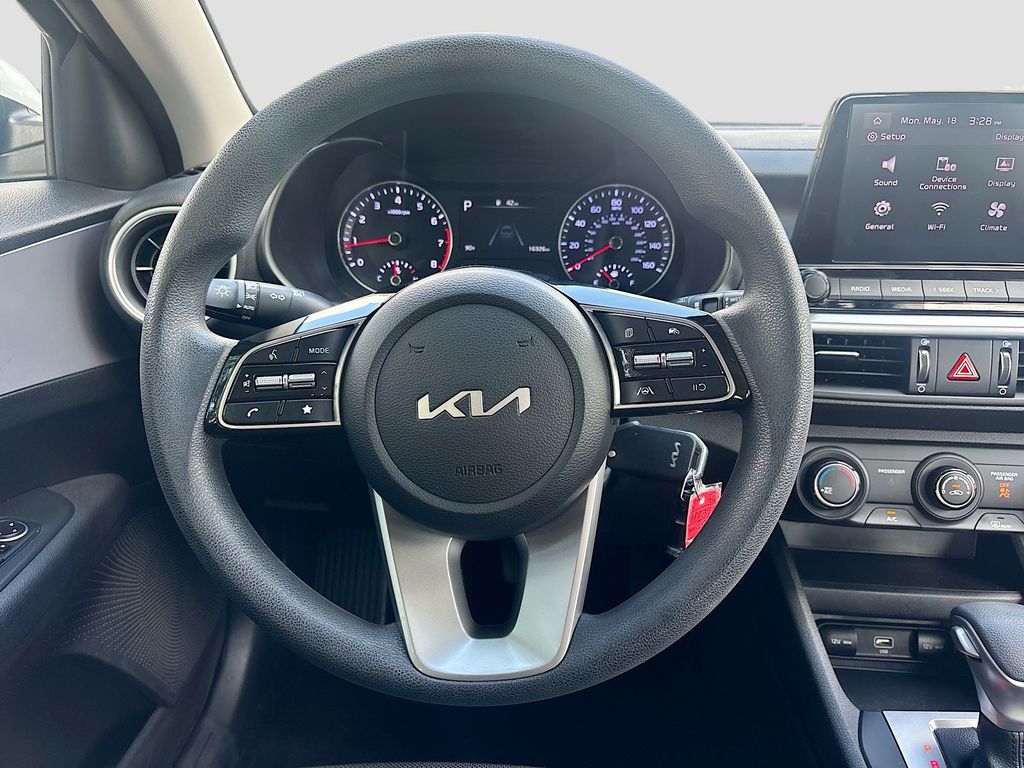 2023 Kia Forte LXS - Photo 11