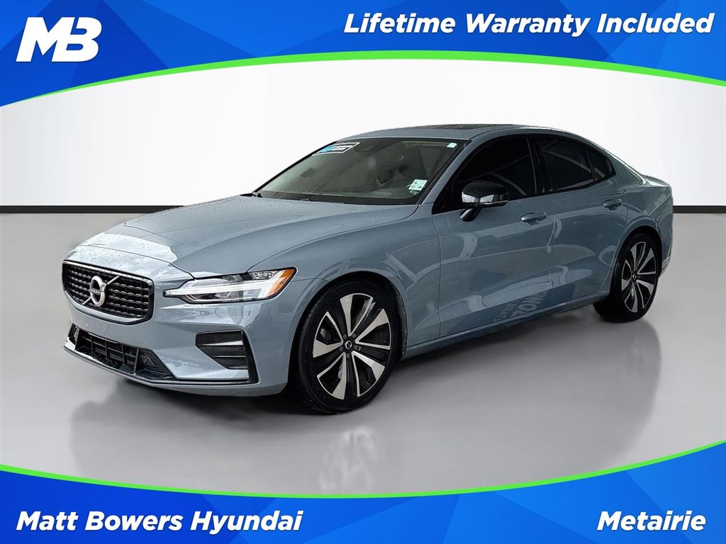 2022 Volvo S60 B5 Momentum