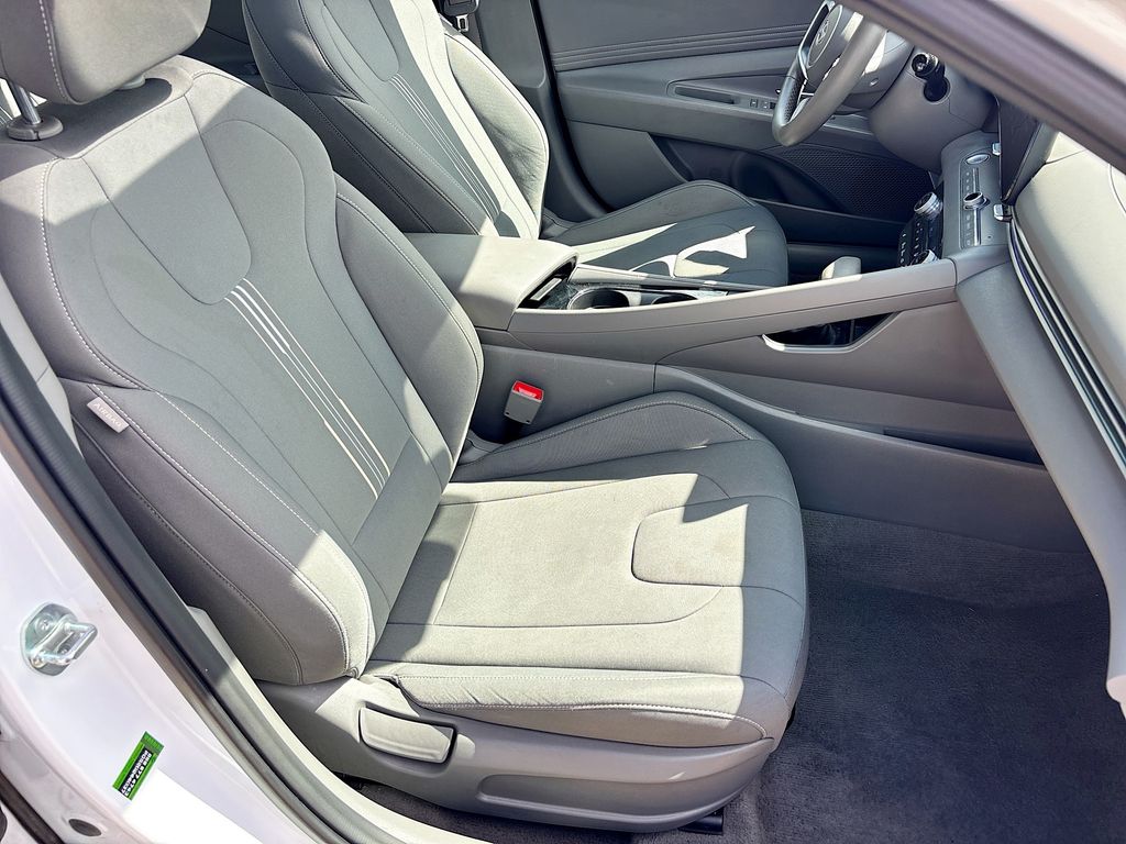2025 Hyundai Elantra SEL - Photo 29