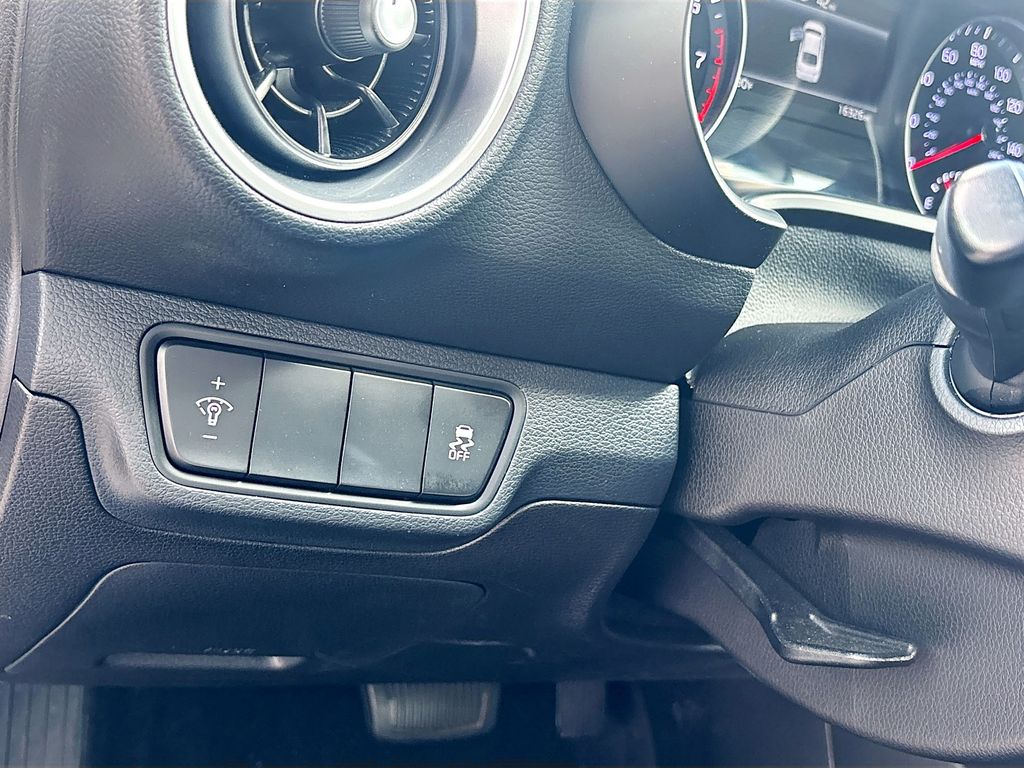 2023 Kia Forte LXS - Photo 10