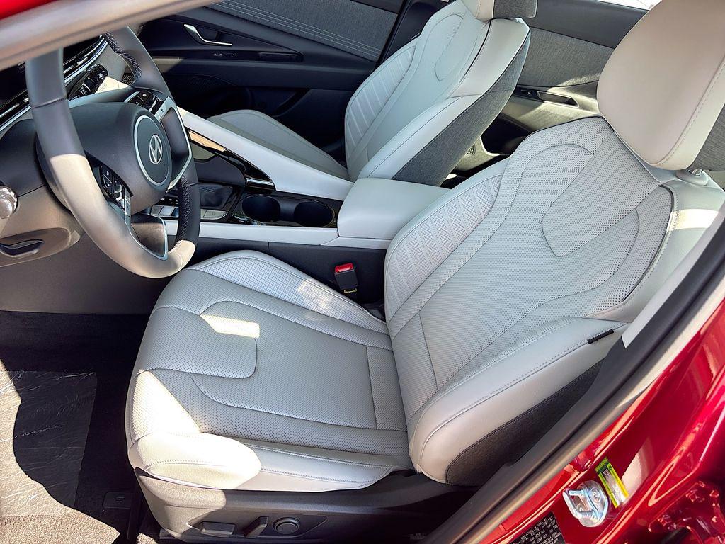 2025 Hyundai Elantra Limited - Photo 23