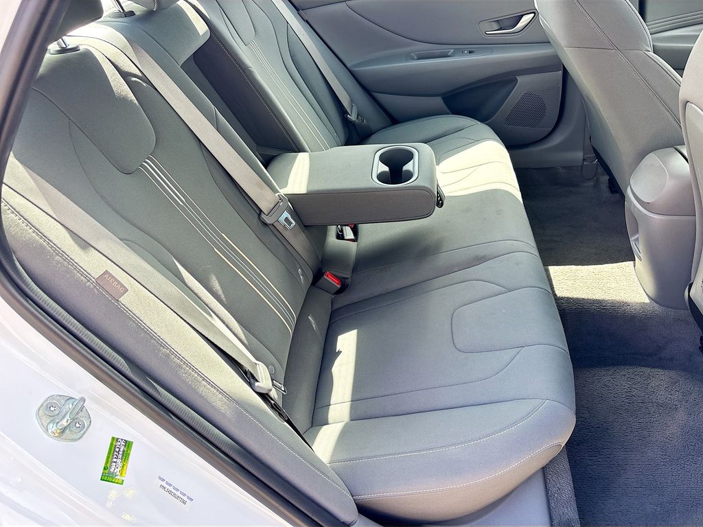 2025 Hyundai Elantra SEL - Photo 28