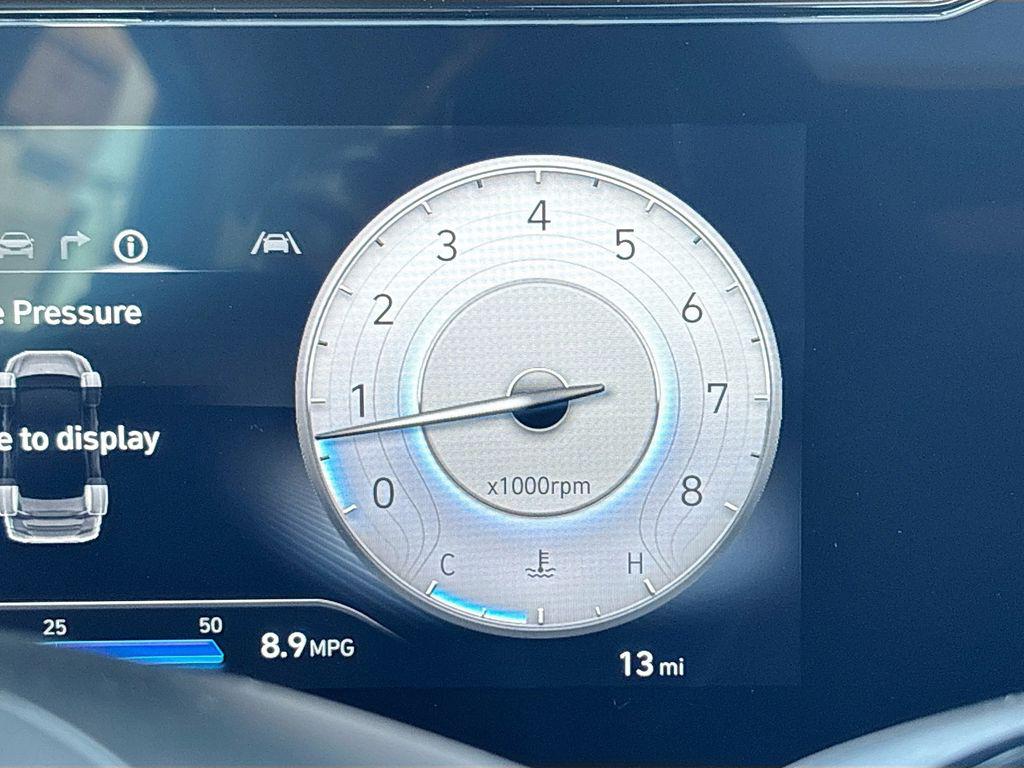 2025 Hyundai Elantra Limited - Photo 13