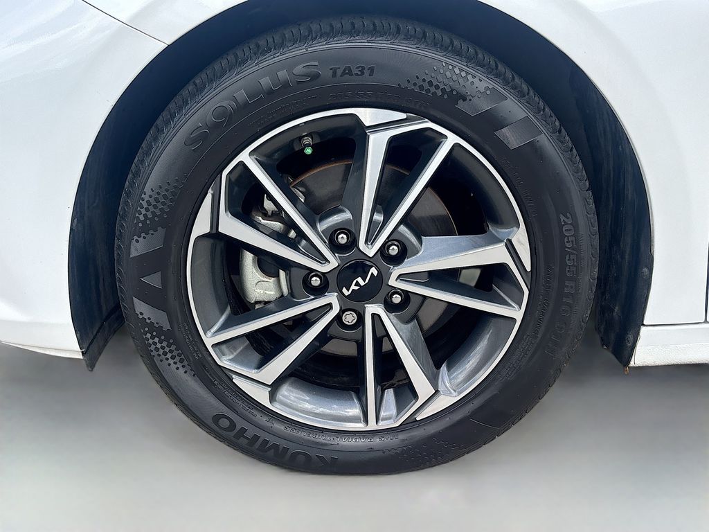 2023 Kia Forte LXS - Photo 28
