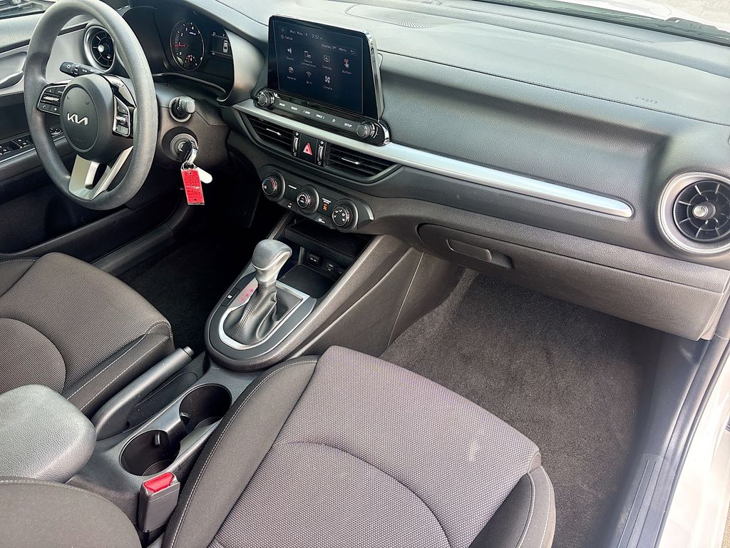 2023 Kia Forte LXS - Photo 26