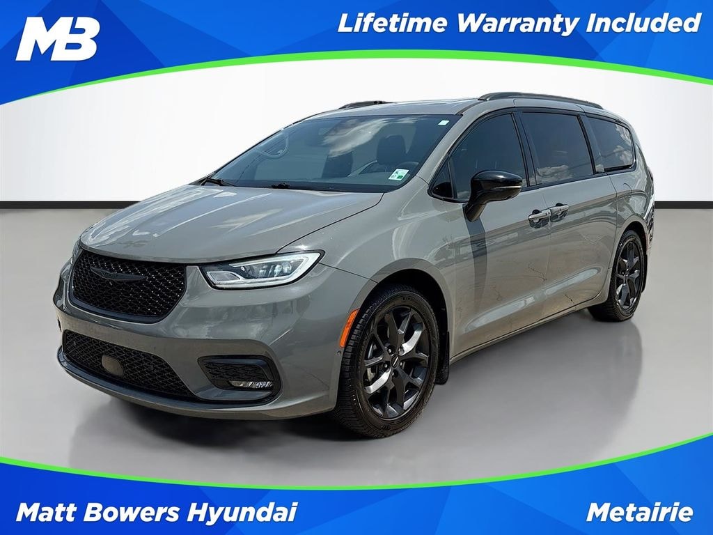 Used 2023 Chrysler Pacifica Limited Van Passenger Van